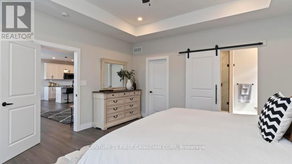 27 ELLIOT STREET Image 15