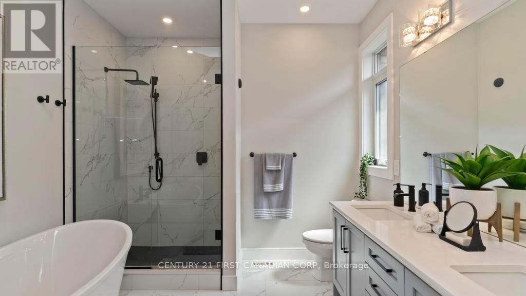 27 ELLIOT STREET Image 16