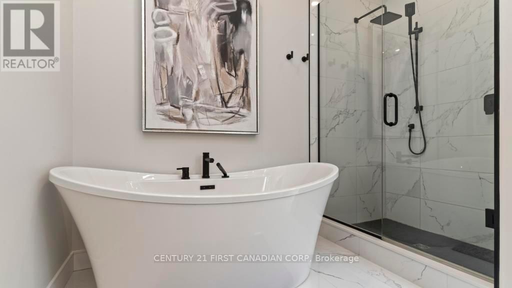 27 ELLIOT STREET Image 17