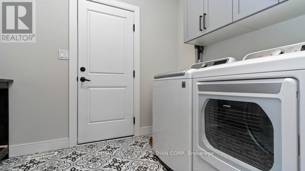 27 ELLIOT STREET Image 22