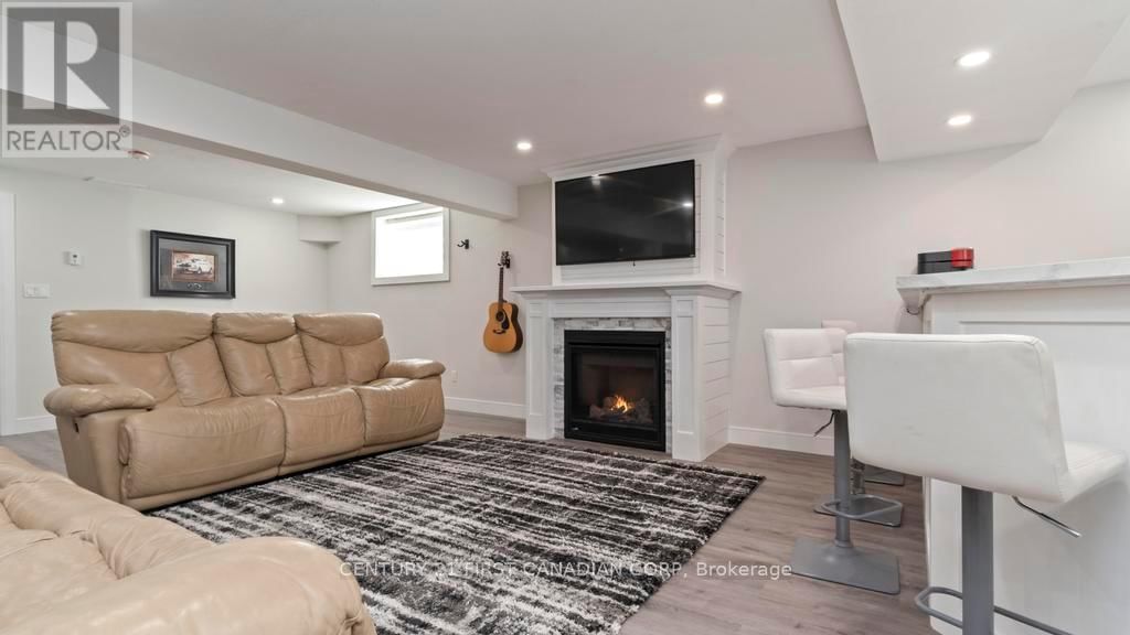 27 ELLIOT STREET Image 23
