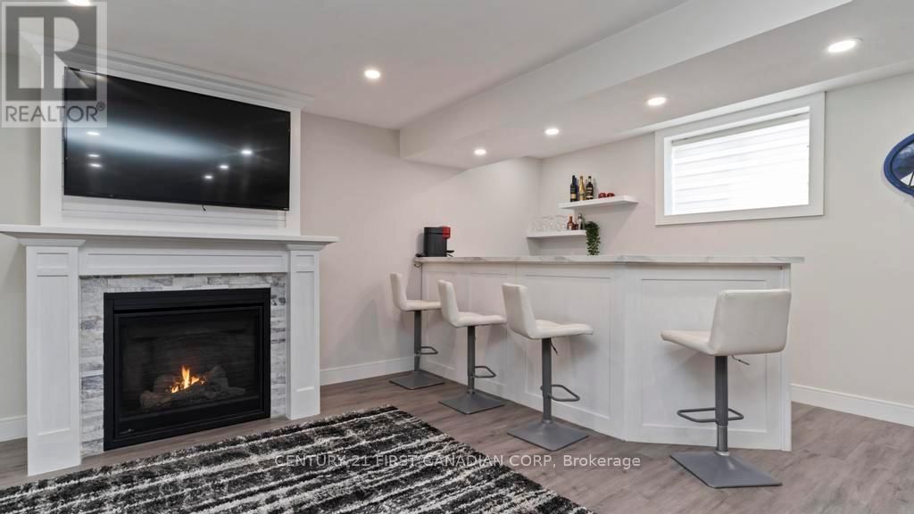 27 ELLIOT STREET Image 24