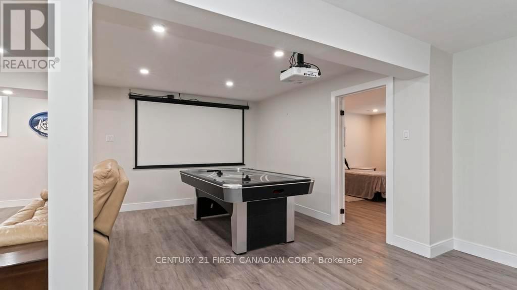 27 ELLIOT STREET Image 25