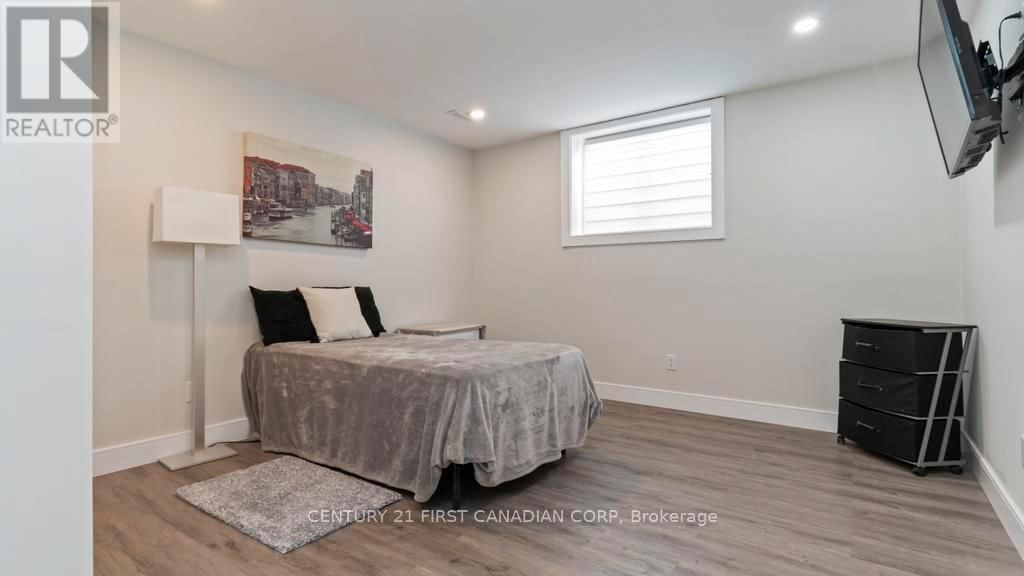 27 ELLIOT STREET Image 27