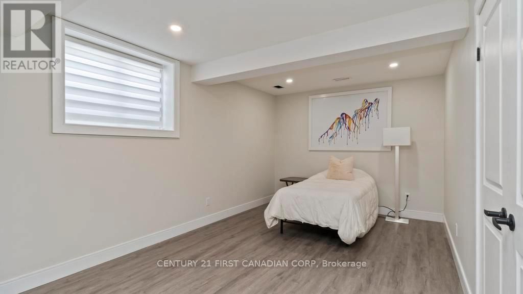 27 ELLIOT STREET Image 30