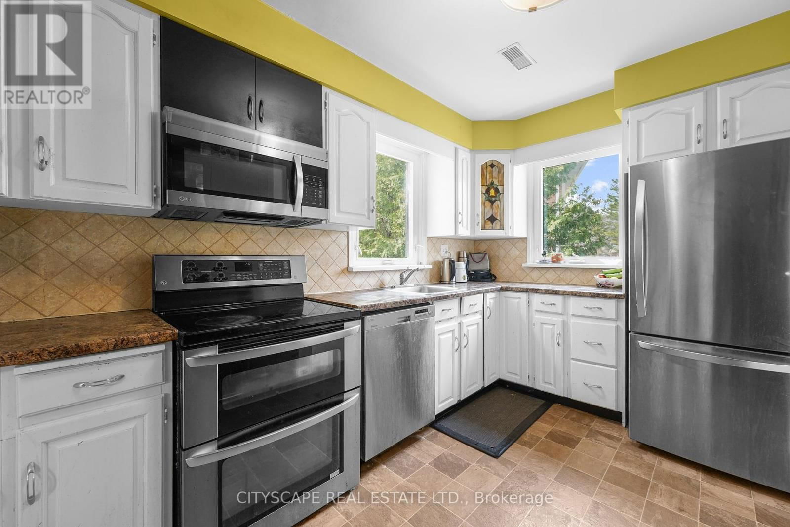 17 RITA STREET Image 12