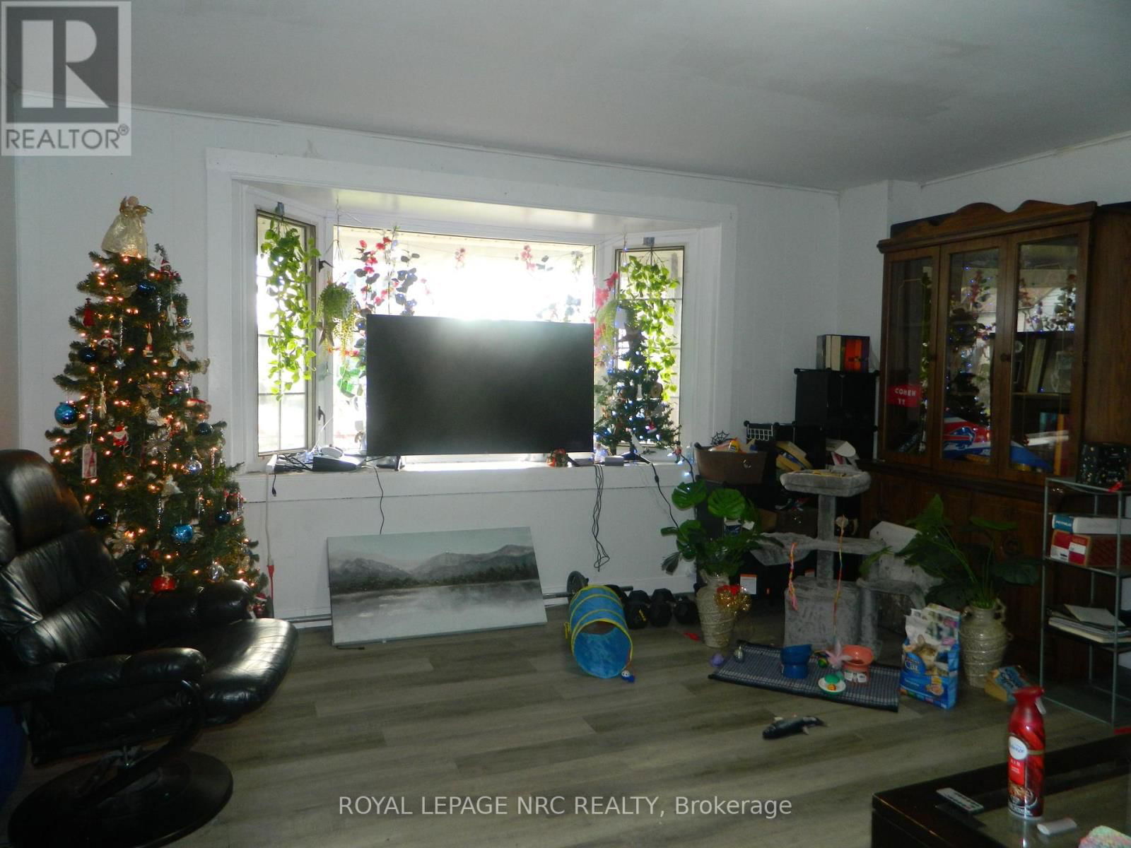 210 PHIPPS STREET Image 13