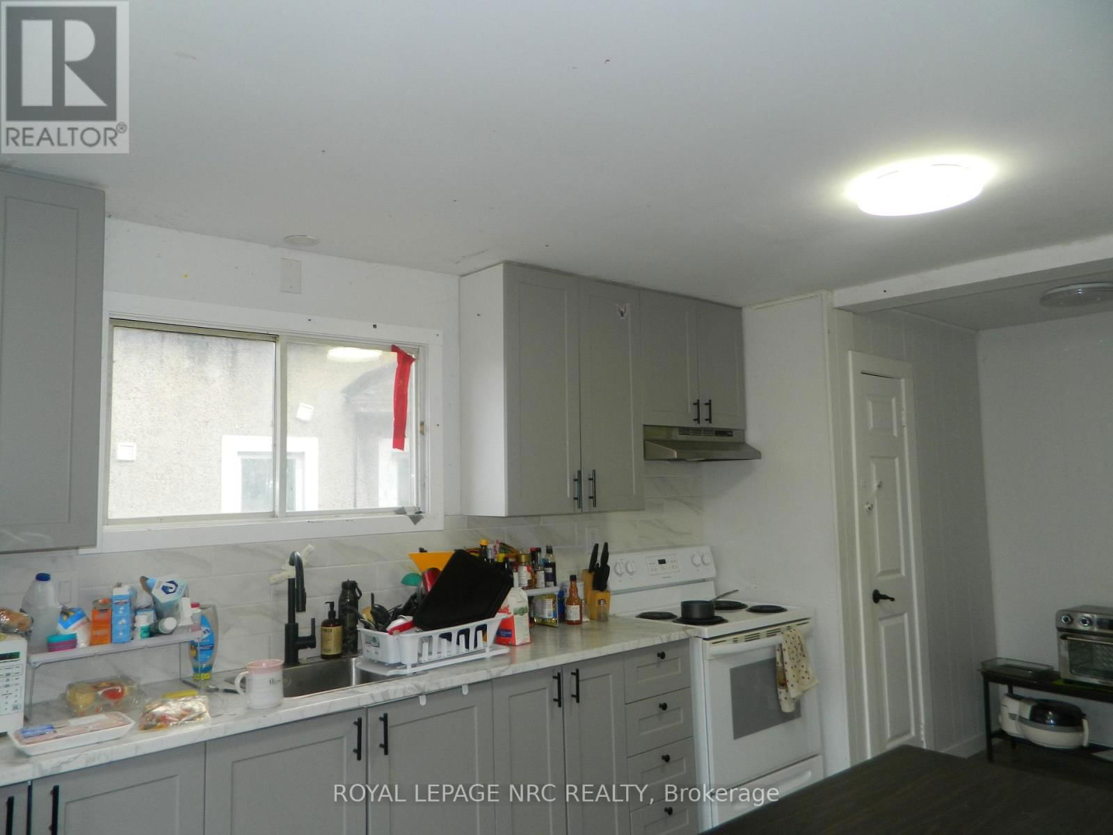 210 PHIPPS STREET Image 16