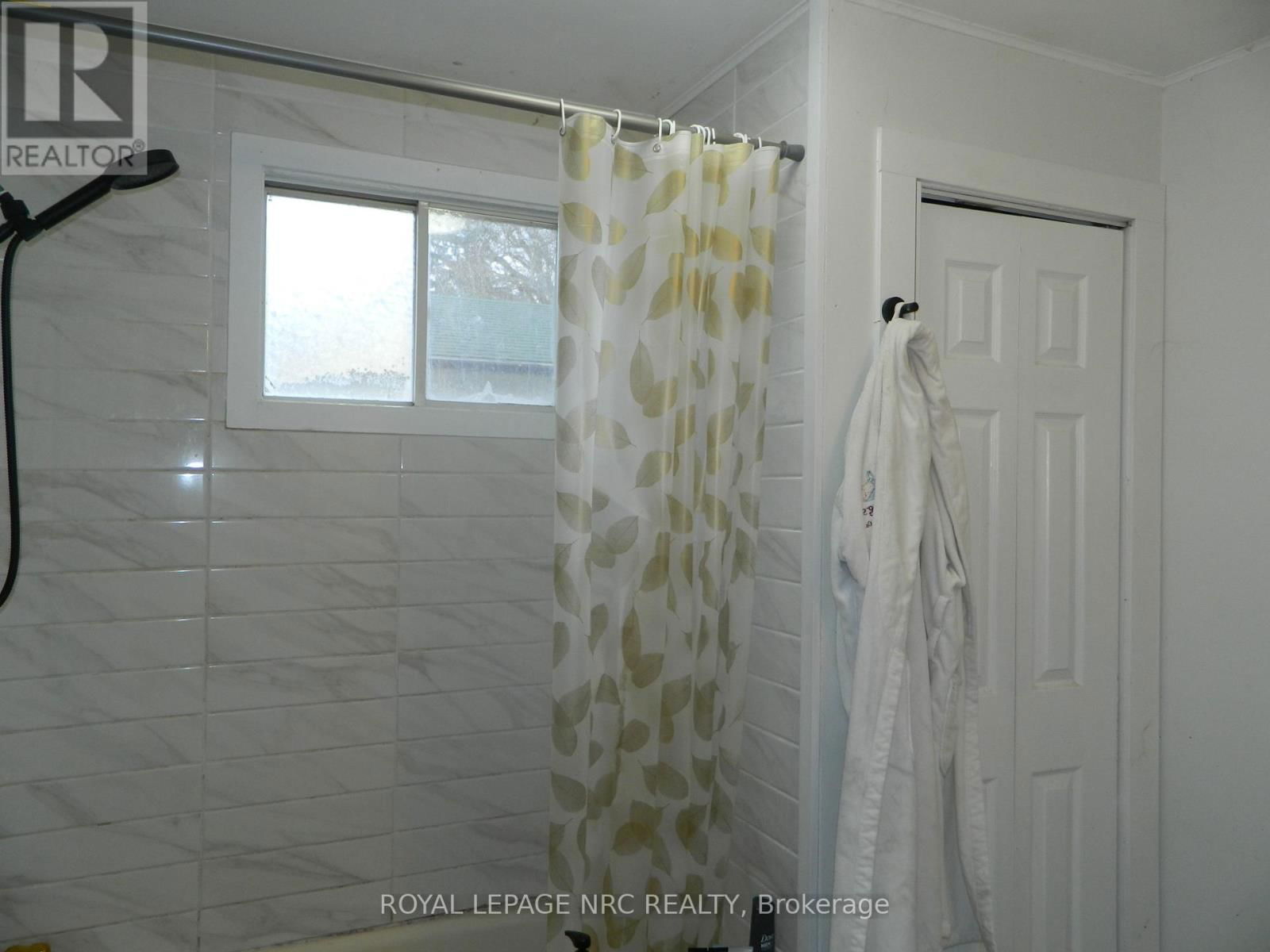 210 PHIPPS STREET Image 17
