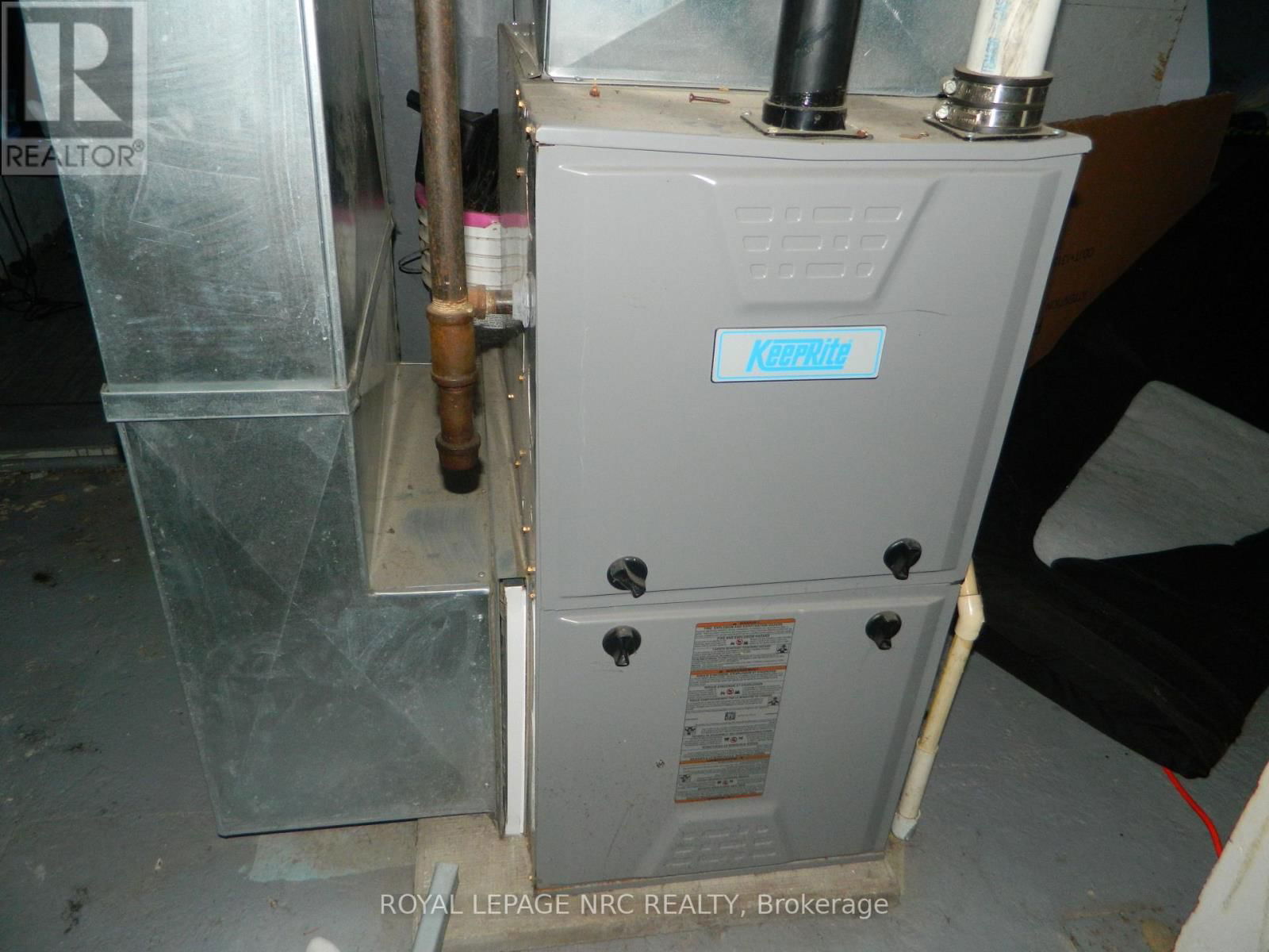 210 PHIPPS STREET Image 21