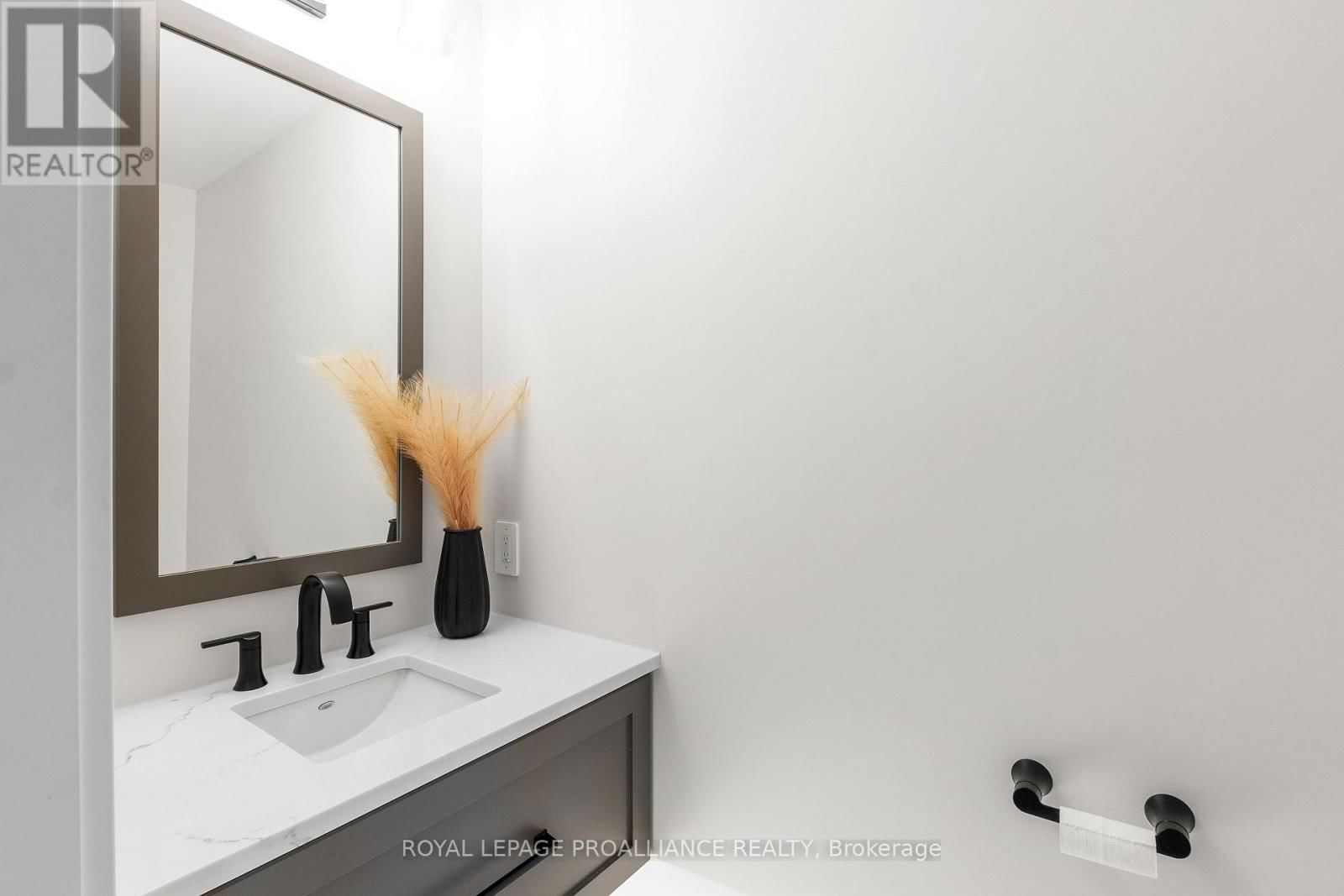 24 CARDINAL COURT Image 32