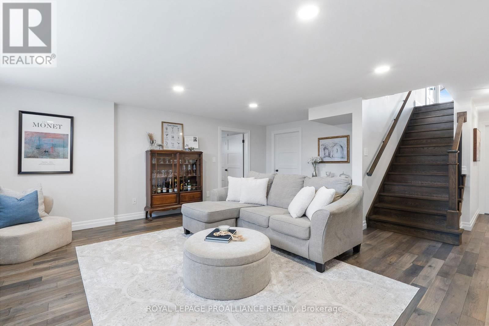 24 CARDINAL COURT Image 33