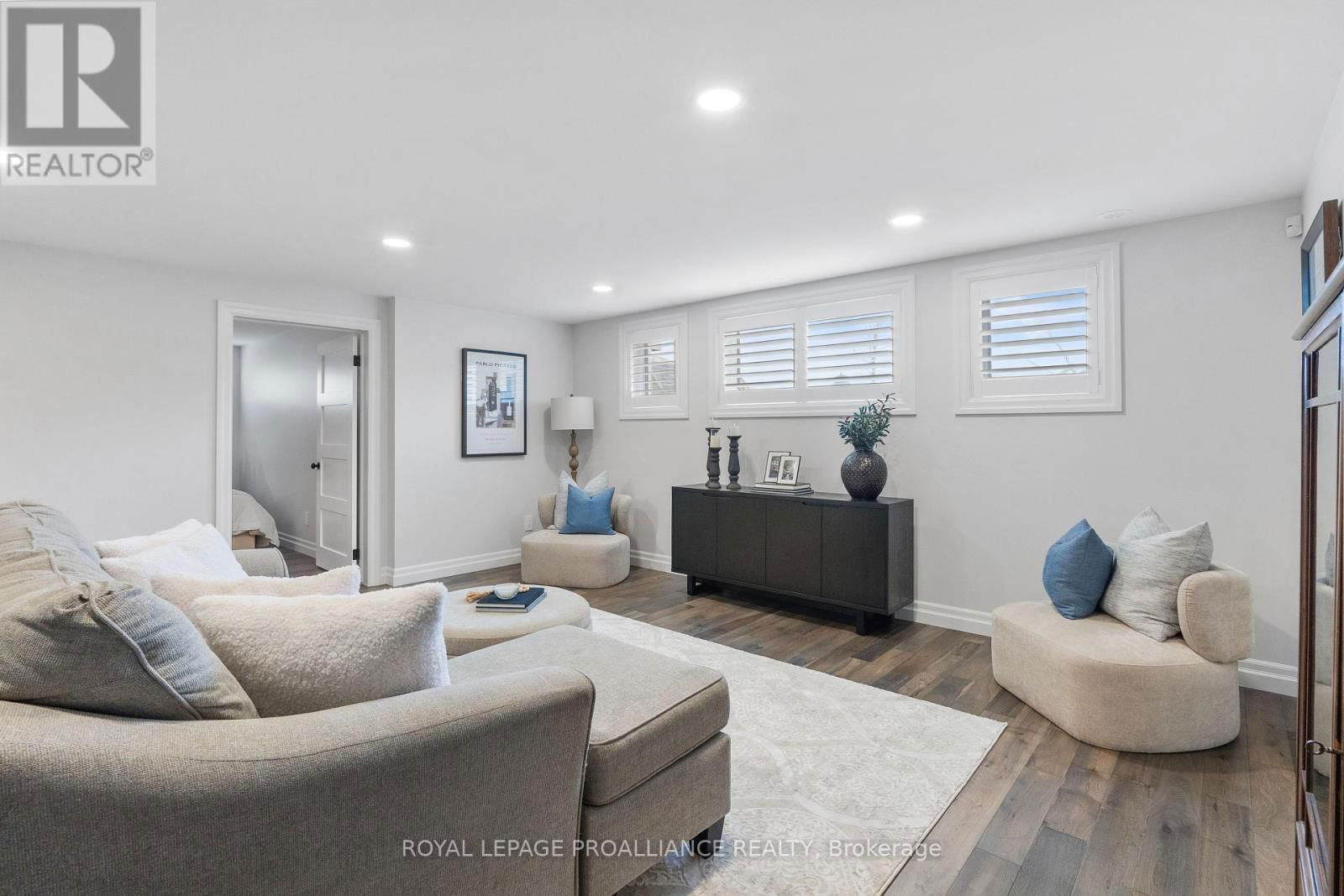 24 CARDINAL COURT Image 34