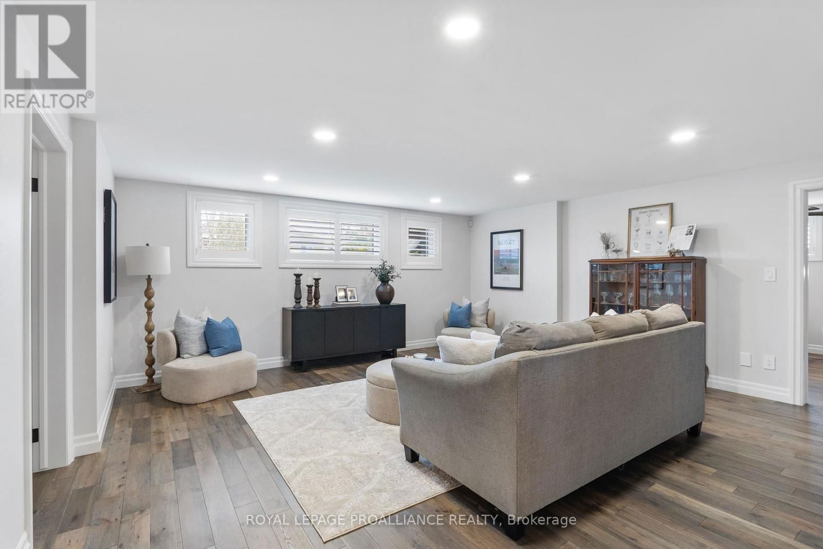 24 CARDINAL COURT Image 35