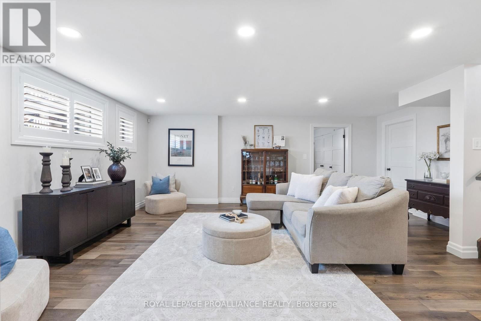 24 CARDINAL COURT Image 36