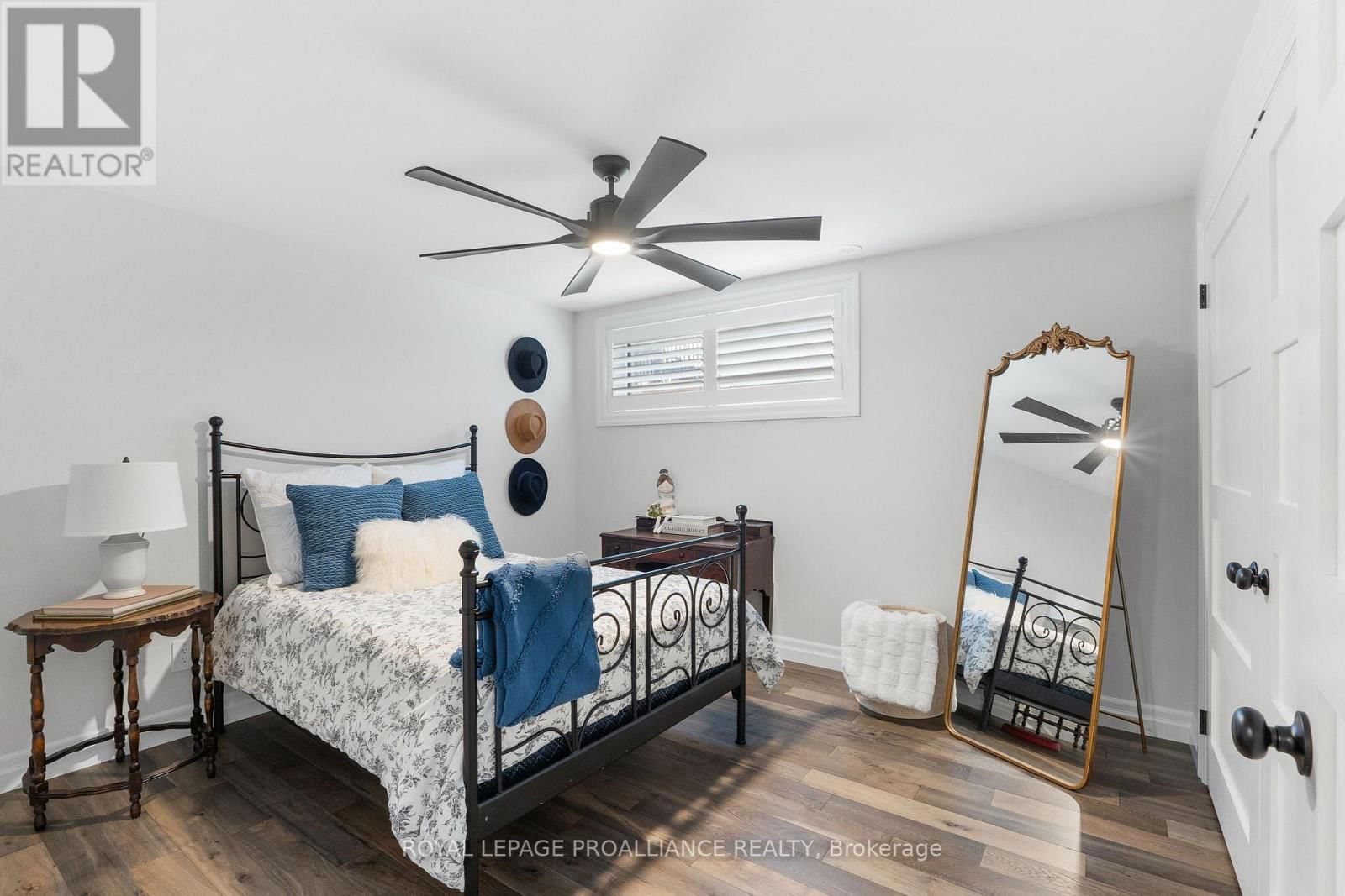 24 CARDINAL COURT Image 41