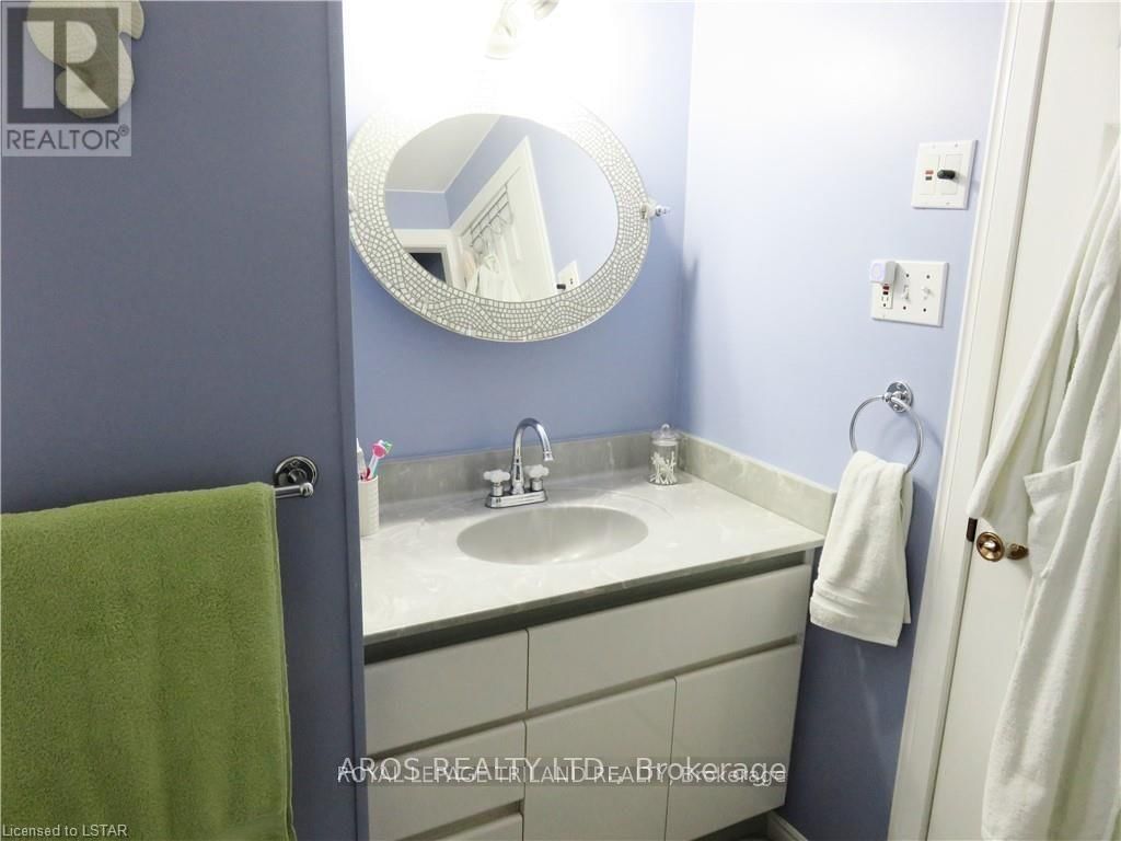 438 FERNDALE AVENUE Image 10