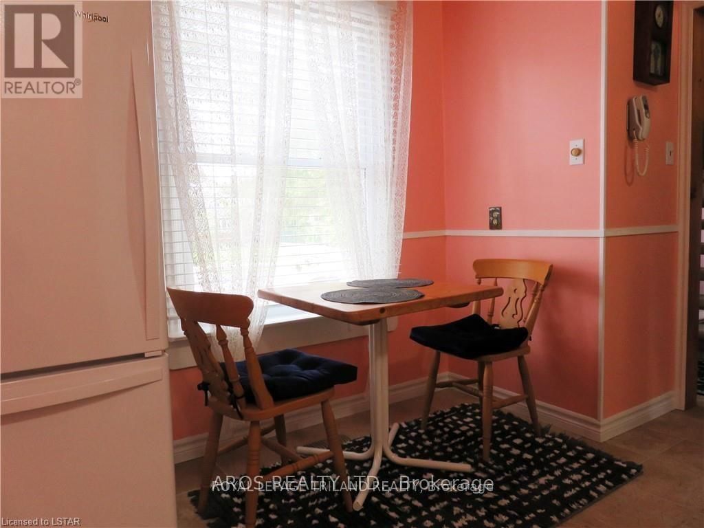 438 FERNDALE AVENUE Image 12