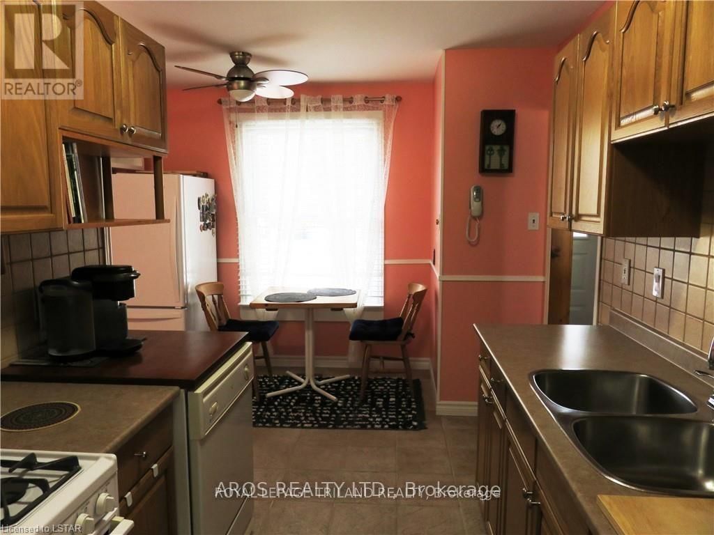 438 FERNDALE AVENUE Image 16