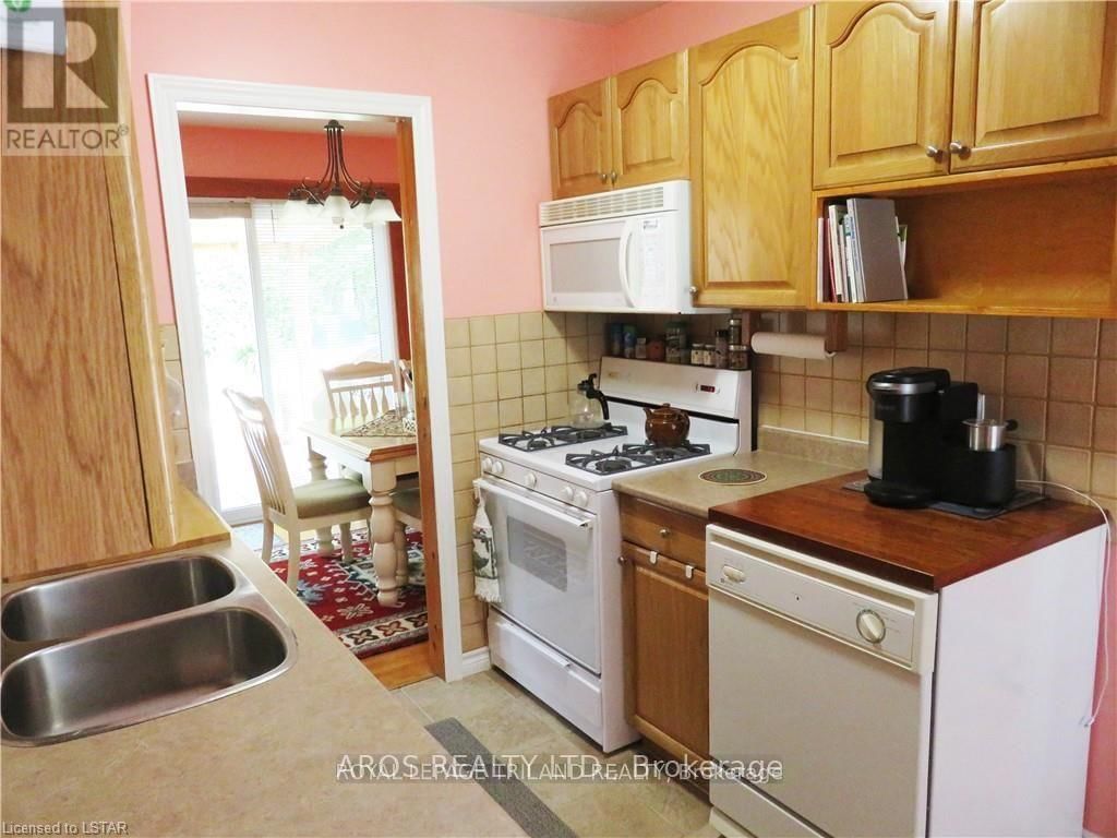 438 FERNDALE AVENUE Image 18