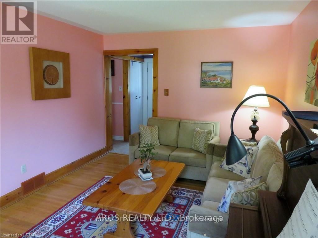 438 FERNDALE AVENUE Image 20