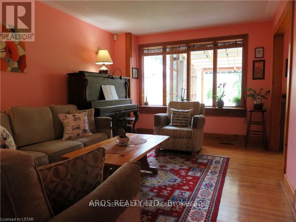 438 FERNDALE AVENUE Image 21