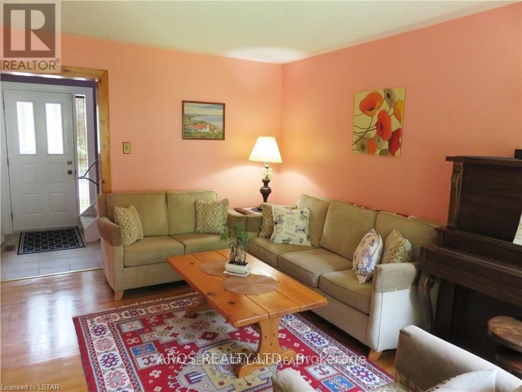 438 FERNDALE AVENUE Image 22