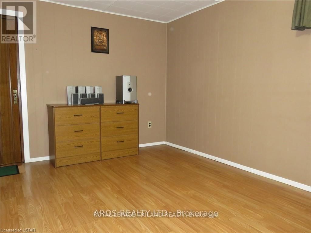 438 FERNDALE AVENUE Image 8