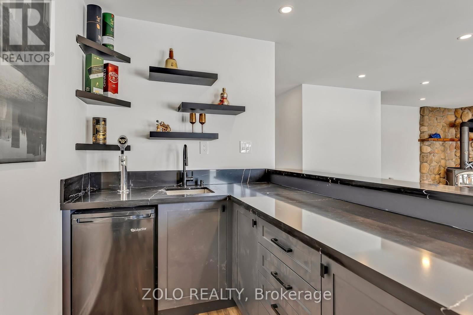 12 BAYVIEW DRIVE Image 22