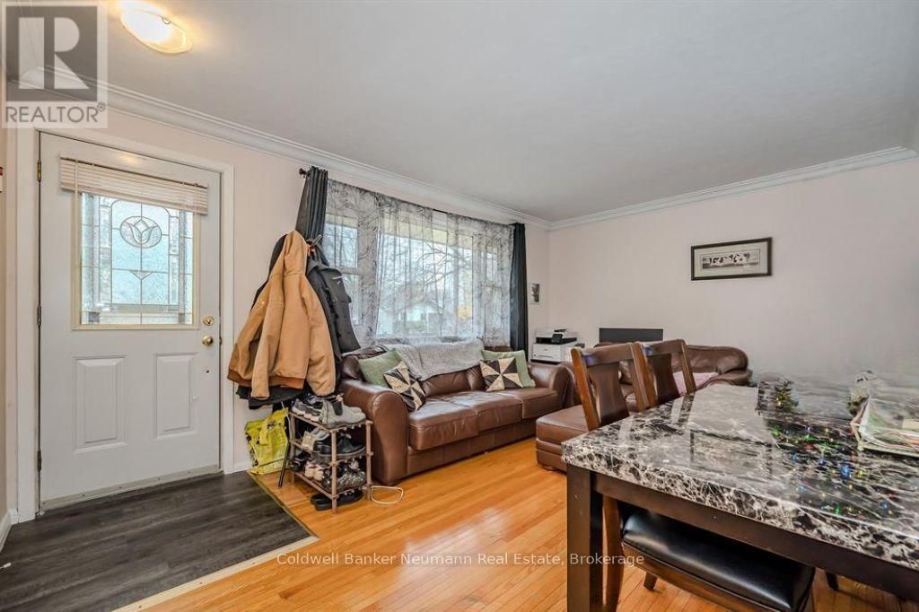 100 GUELPH STREET Image 8