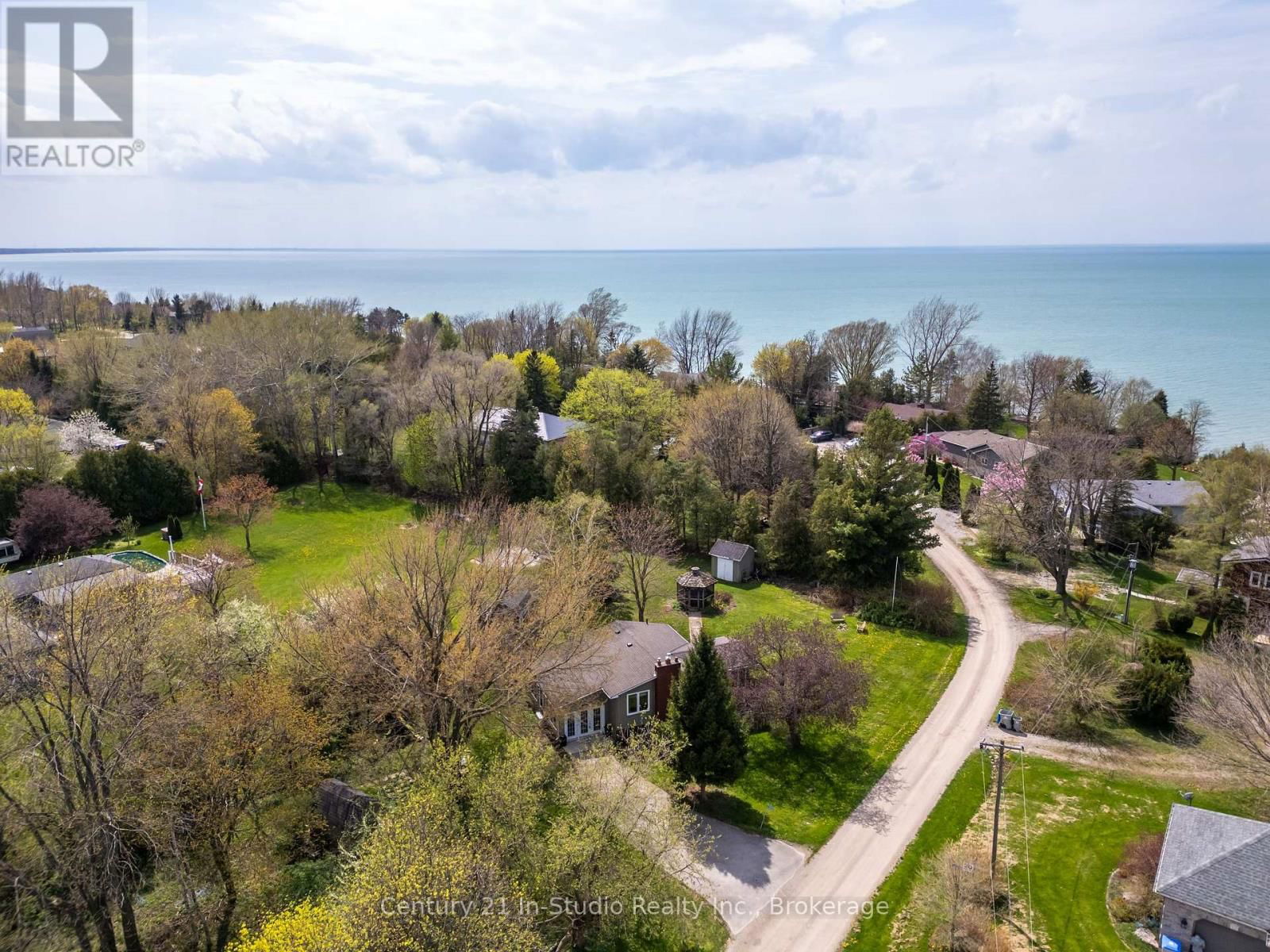 72234 LAKESHORE DRIVE Image 2