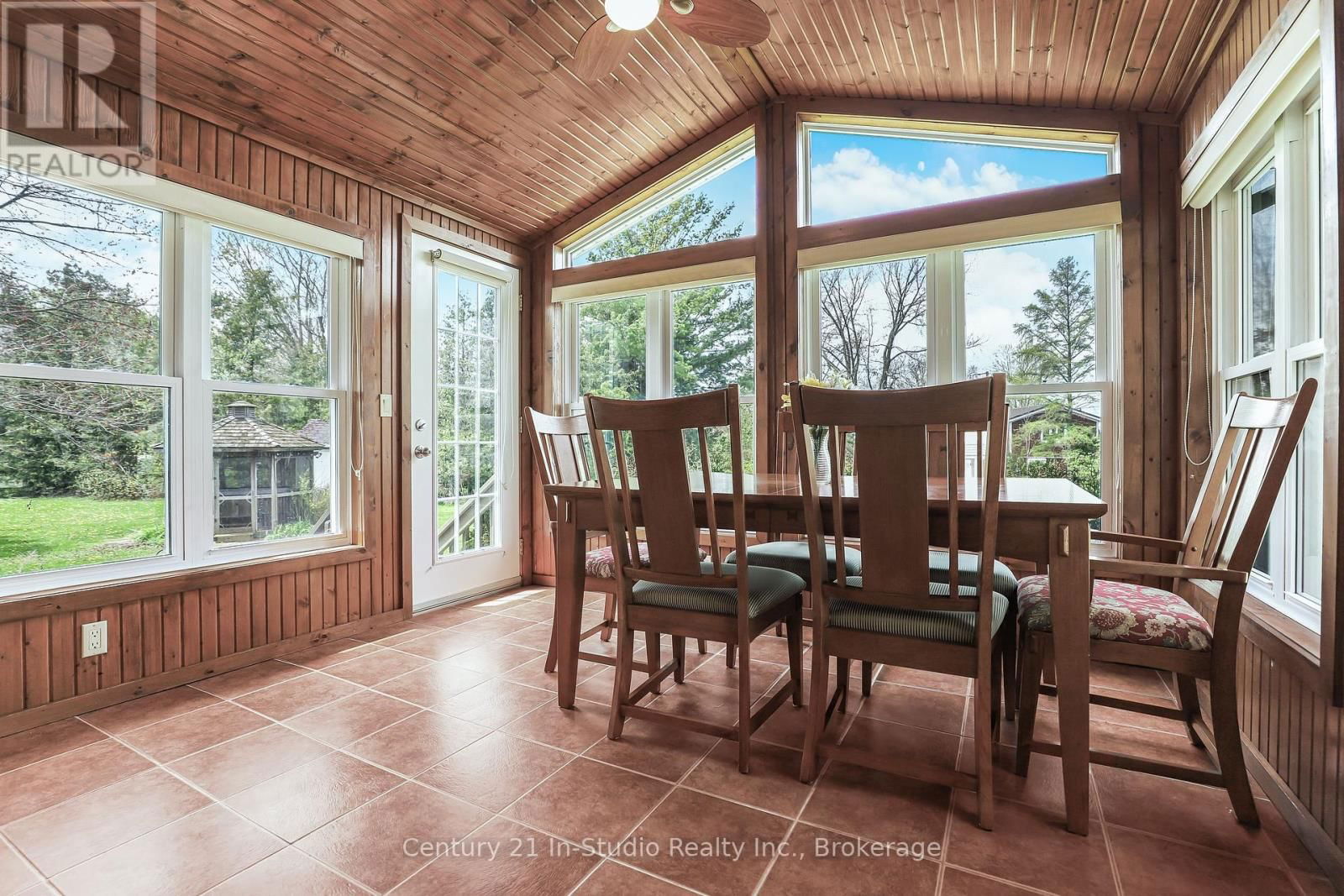 72234 LAKESHORE DRIVE Image 9
