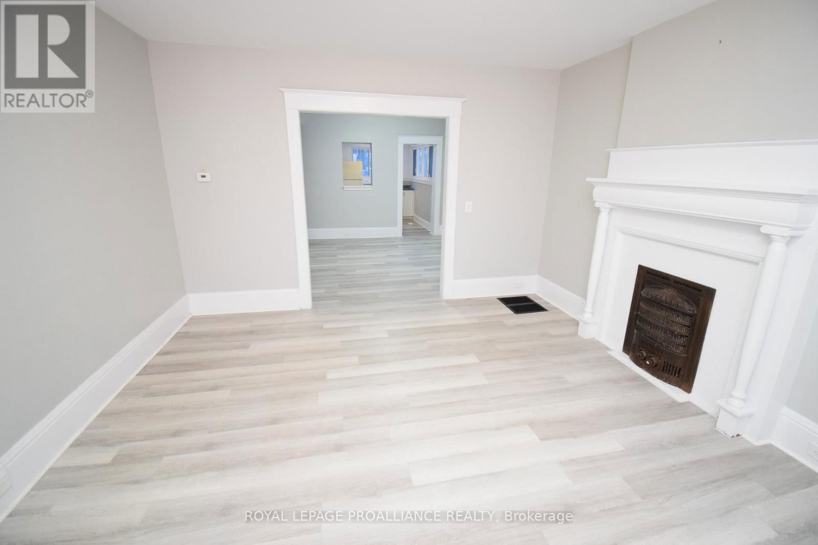 158 DUNDAS STREET EAST Image 18