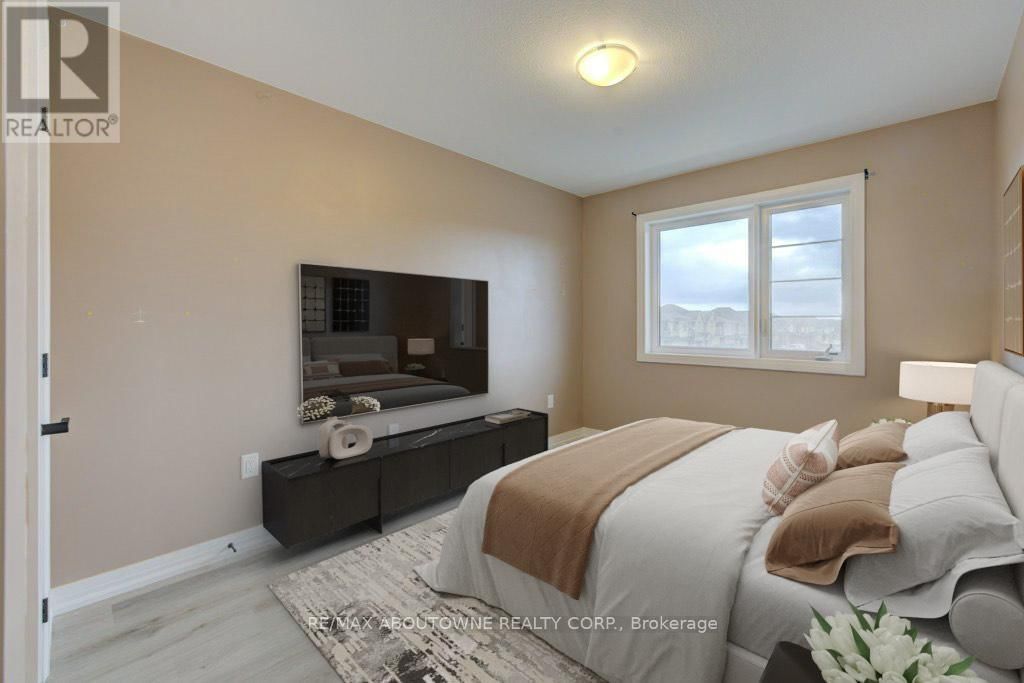 6 - 461 BLACKBURN DRIVE Image 12