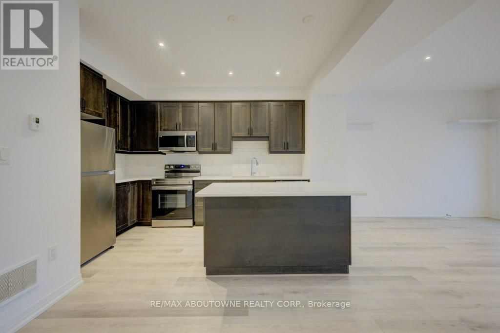 6 - 461 BLACKBURN DRIVE Image 13