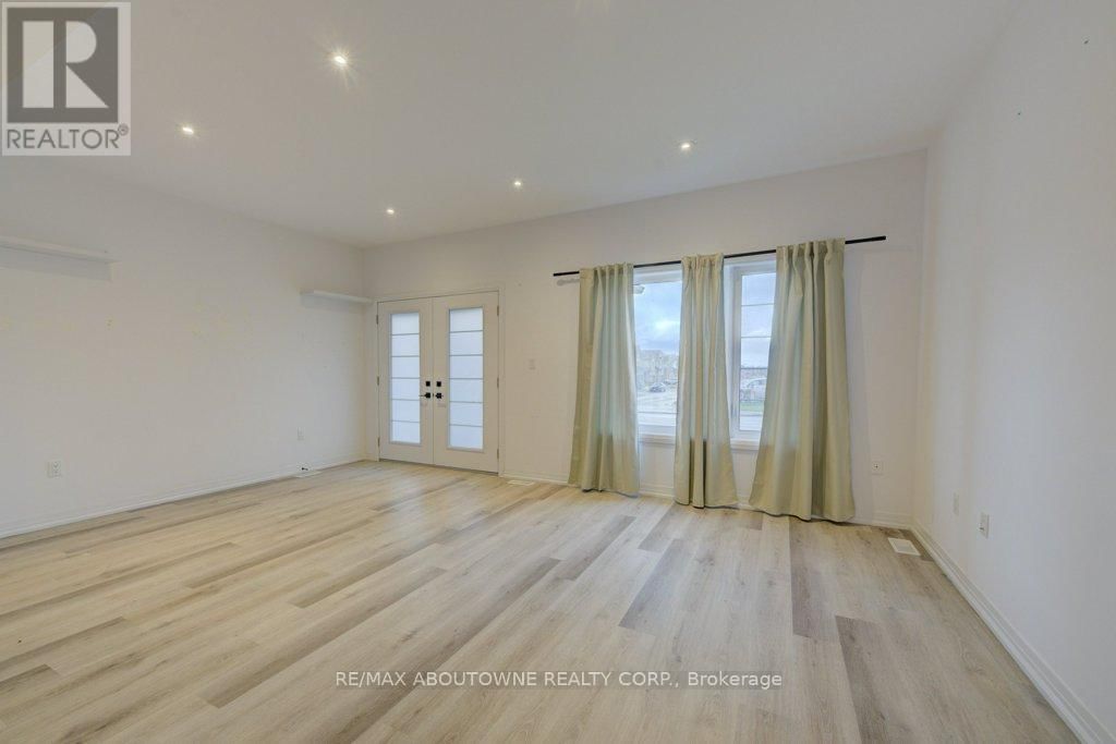 6 - 461 BLACKBURN DRIVE Image 14