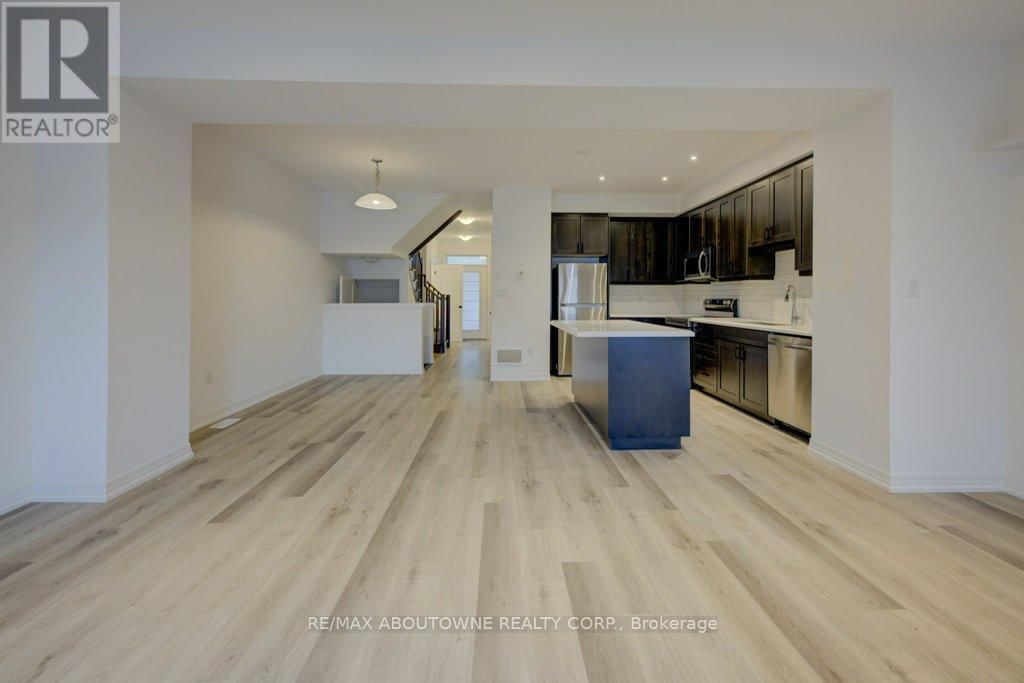 6 - 461 BLACKBURN DRIVE Image 15