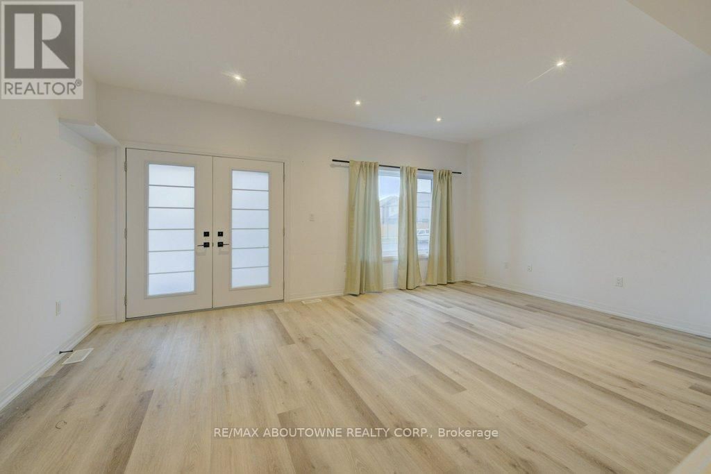 6 - 461 BLACKBURN DRIVE Image 16