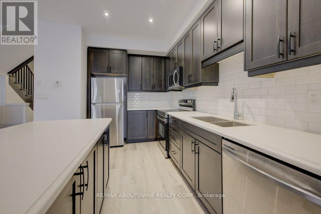 6 - 461 BLACKBURN DRIVE Image 17