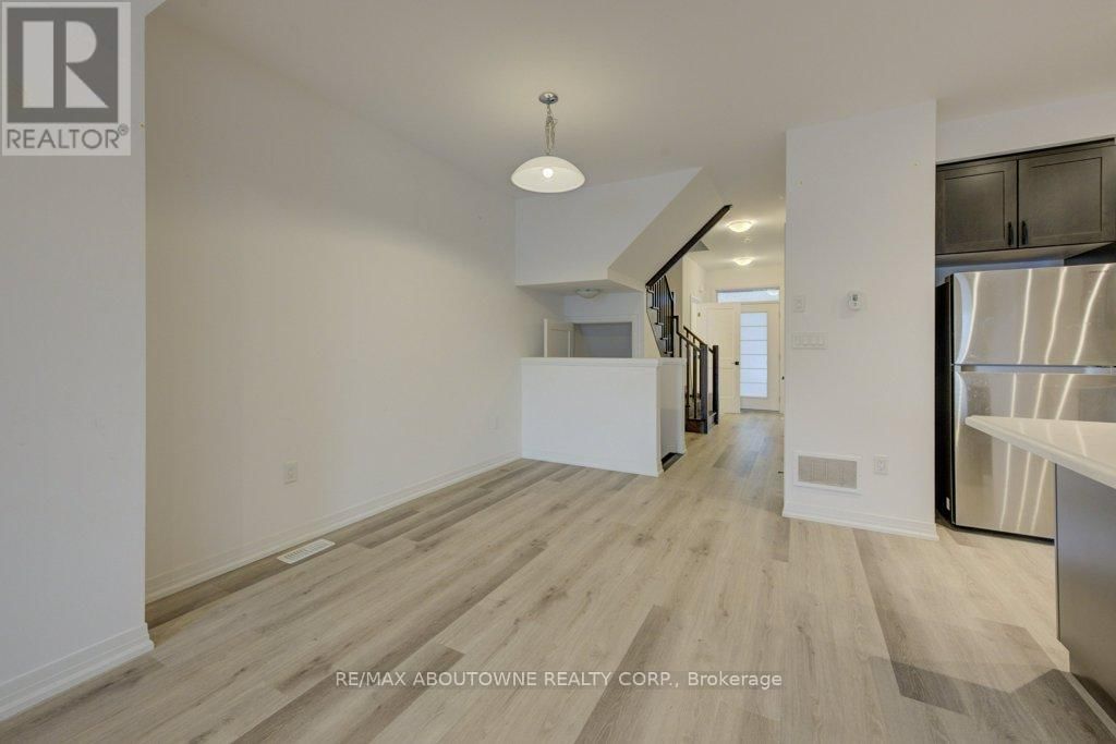 6 - 461 BLACKBURN DRIVE Image 18