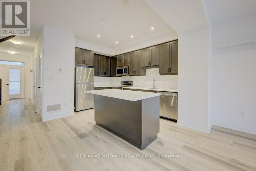 6 - 461 BLACKBURN DRIVE Image 19