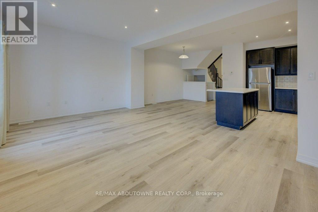 6 - 461 BLACKBURN DRIVE Image 20