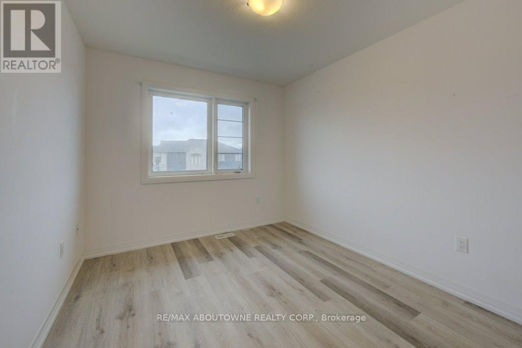 6 - 461 BLACKBURN DRIVE Image 28