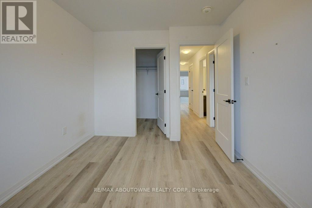 6 - 461 BLACKBURN DRIVE Image 29