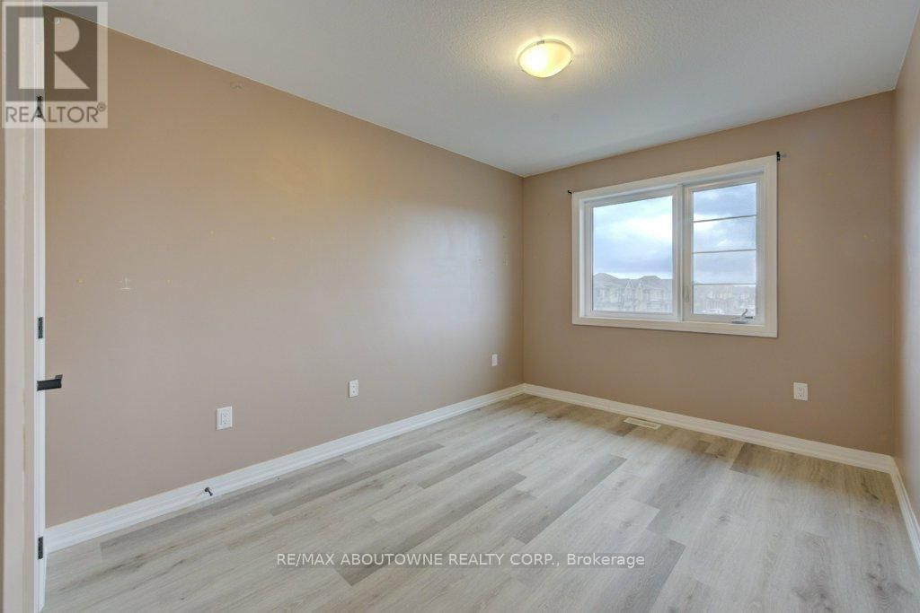 6 - 461 BLACKBURN DRIVE Image 30