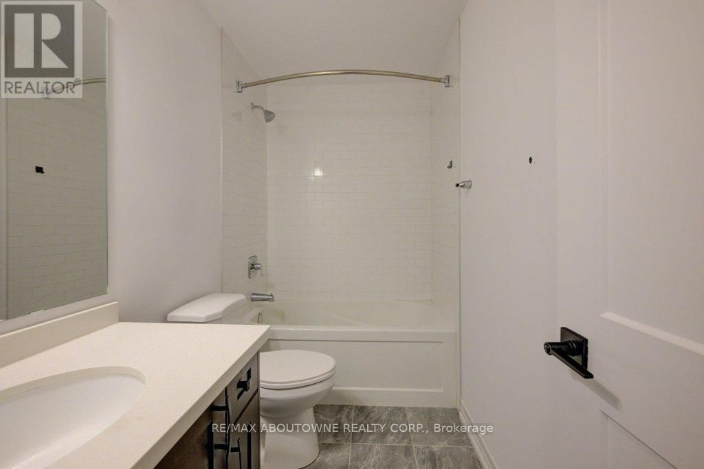6 - 461 BLACKBURN DRIVE Image 31