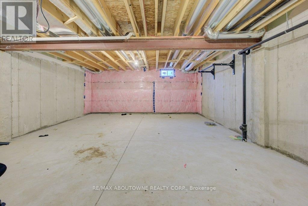 6 - 461 BLACKBURN DRIVE Image 34