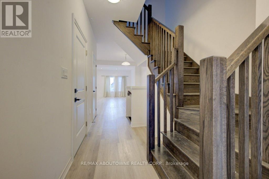 6 - 461 BLACKBURN DRIVE Image 4