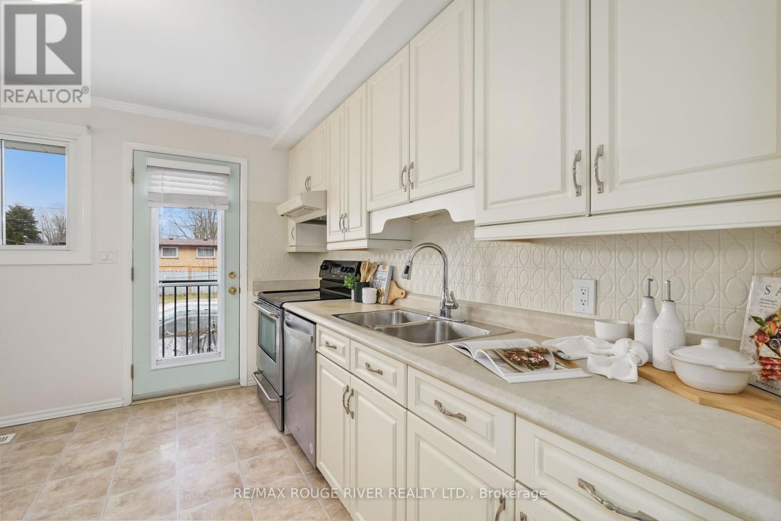 624 BAYFIELD COURT Image 14