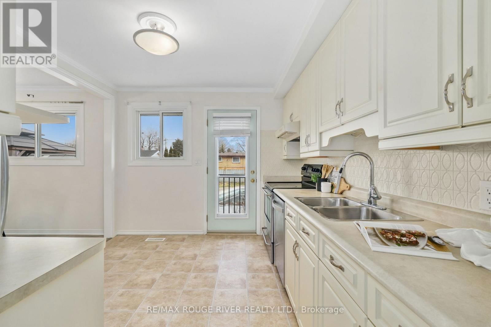 624 BAYFIELD COURT Image 15